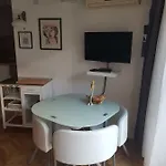 L&m Studio Apartman *